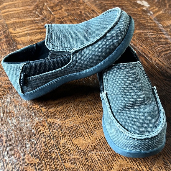 Crocs Santa Cruz II Loafer - Picture 2 of 5
